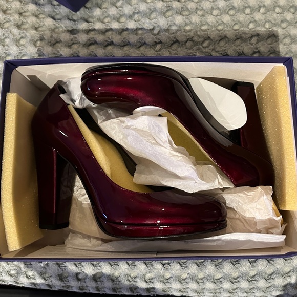 Stuart Weitzman Deep Red Patent Leather Square Heel - Picture 5 of 9
